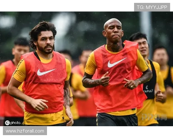 太阳队迎来新赛季挑战 双核领衔阵容实力升级引发球迷热议 太阳队迎来新赛季挑战 双核领衔阵容实力升级引发球迷热议