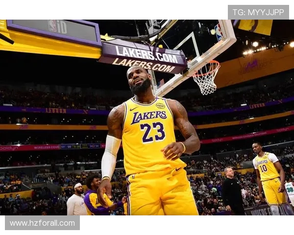 詹姆斯重回湖人训练场状态火热 曝将全力备战新赛季目标夺冠