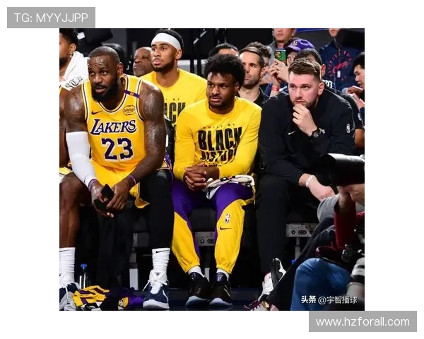 詹姆斯带领湖人逆袭快船 获得赛季首场胜利 全队表现出色